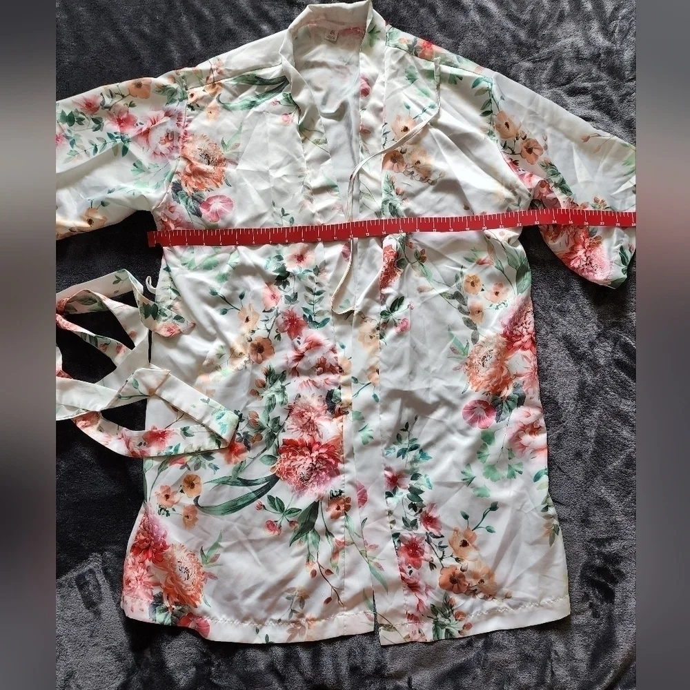 WOMEN'S sexy kimono/ robe with flower all over print size L / XL
